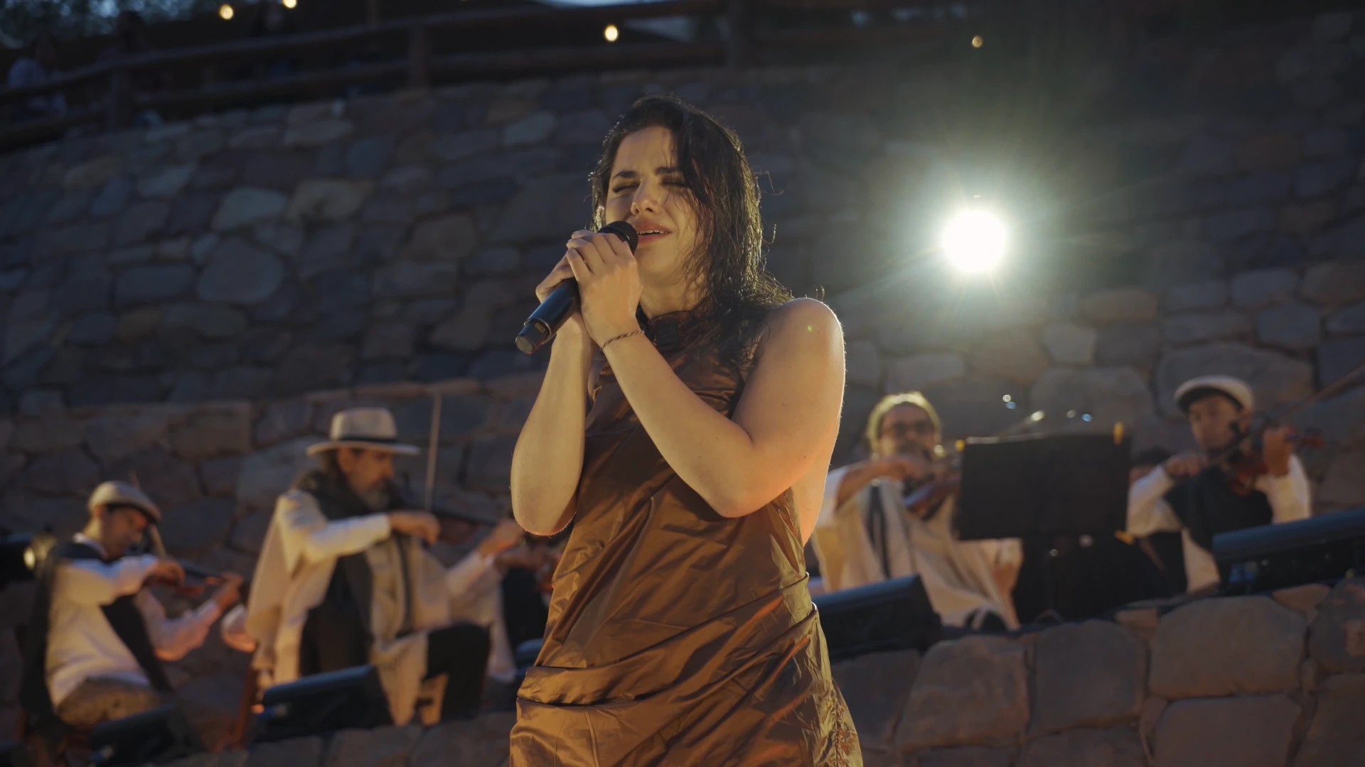 Foto de Rocío Manzur cantando