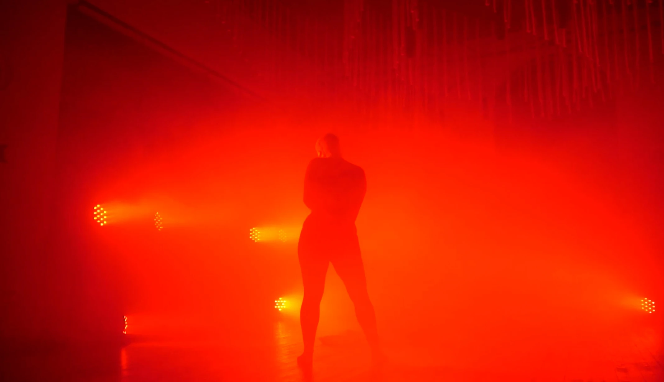 Rocio Manzur cantando fondo tojo