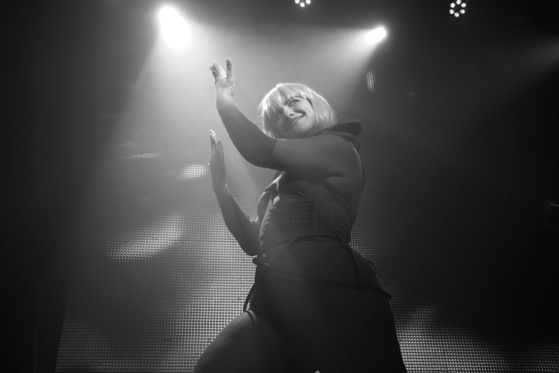 Rocio Manzur cantando brazos abiertos 