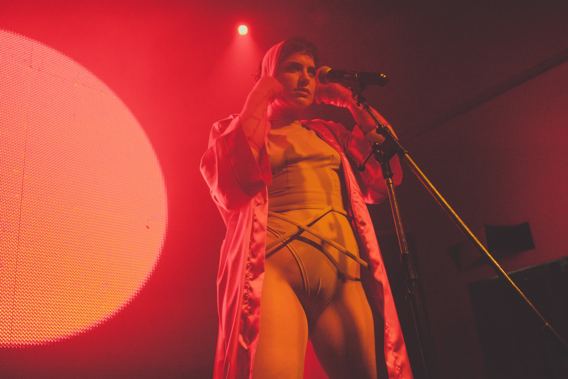 Rocio Manzur y Dat Garcia cantando